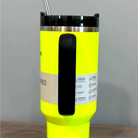 🖤🥎 Stanley NEW LIMITED 40oz Quencher NEON YELLOW 🥎🖤 - Picture 2 of 8
